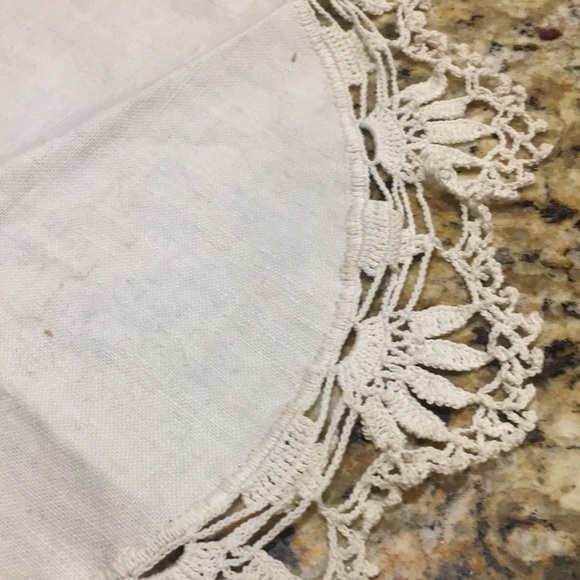 Antique handcrafted Doily with ornate trim close to 11” round amazing Condition! - Picture 4 of 8